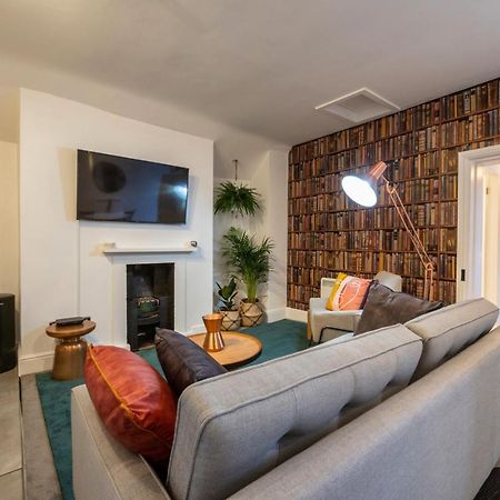 Contemporary Apartment On The Historic Rows Chester Exterior photo