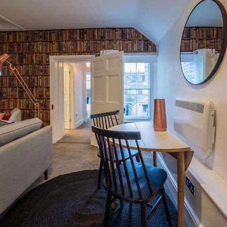 Contemporary Apartment On The Historic Rows Chester Exterior photo