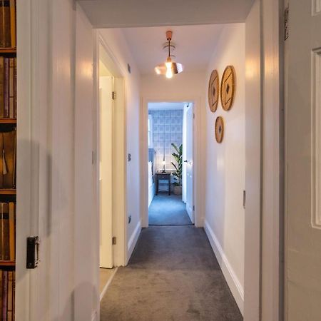 Contemporary Apartment On The Historic Rows Chester Exterior photo