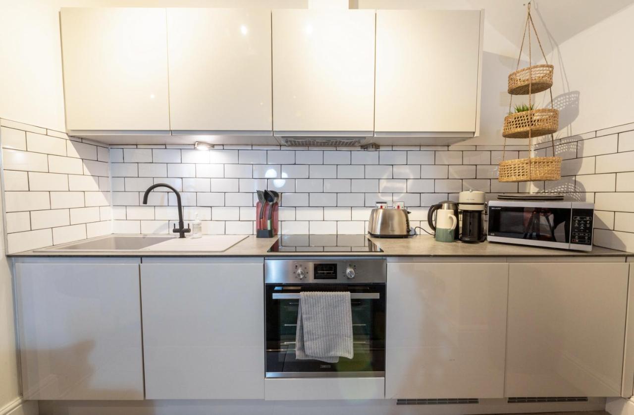 Contemporary Apartment On The Historic Rows Chester Exterior photo
