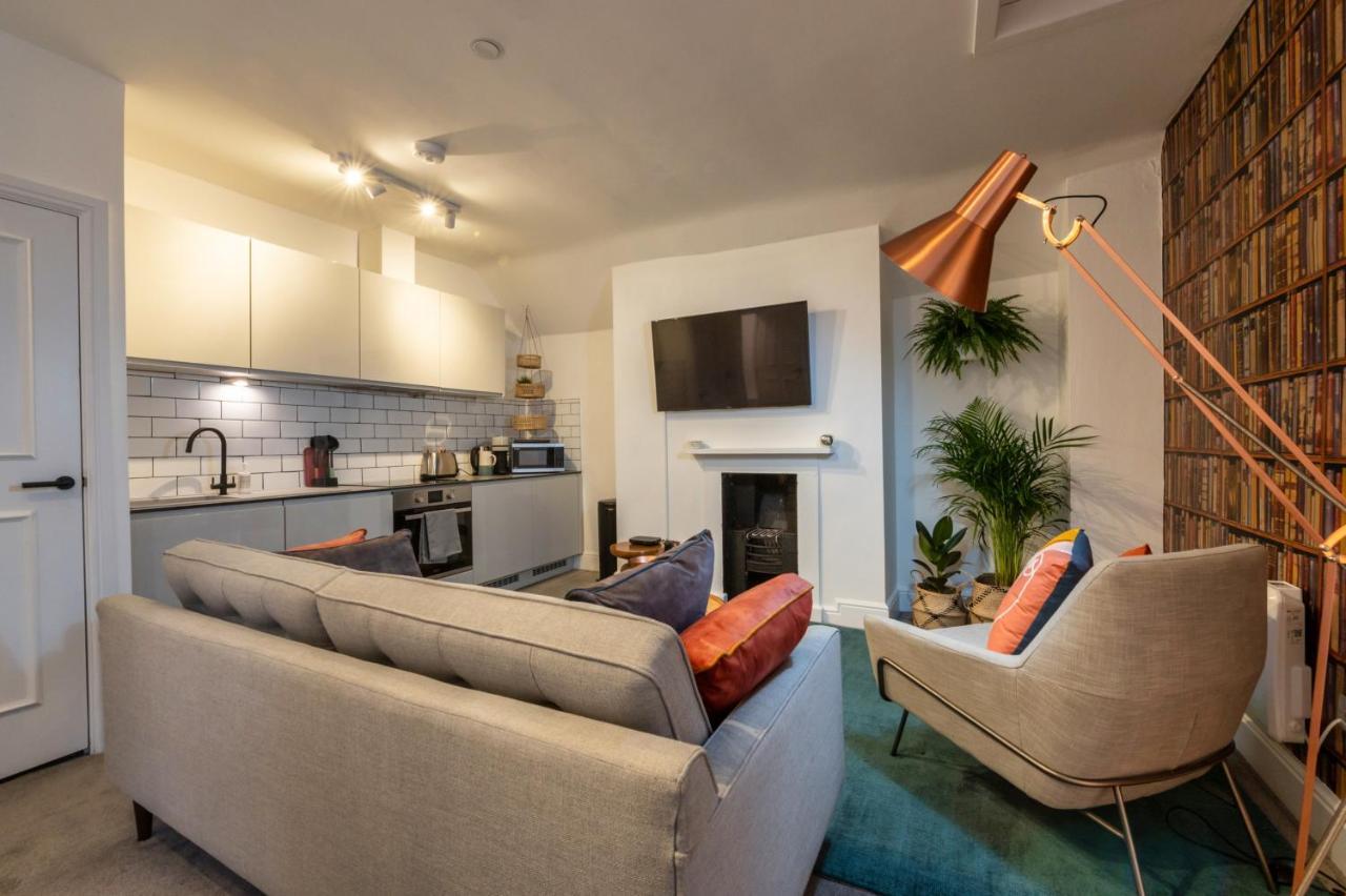 Contemporary Apartment On The Historic Rows Chester Exterior photo