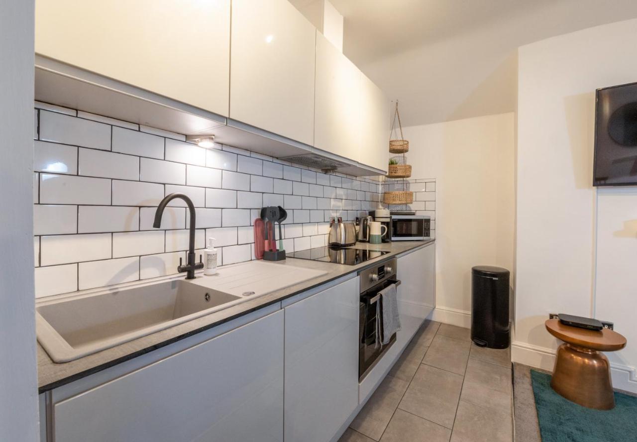 Contemporary Apartment On The Historic Rows Chester Exterior photo