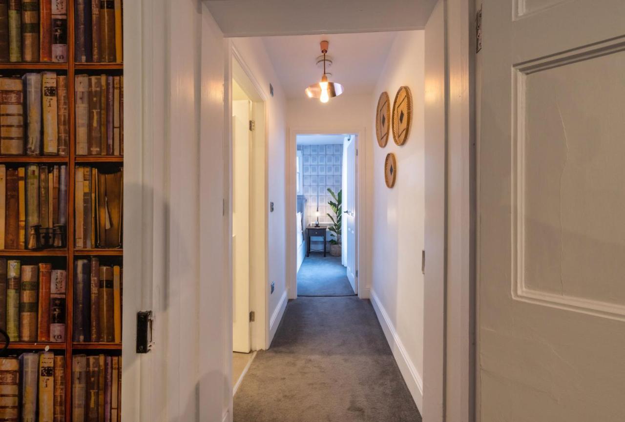 Contemporary Apartment On The Historic Rows Chester Exterior photo